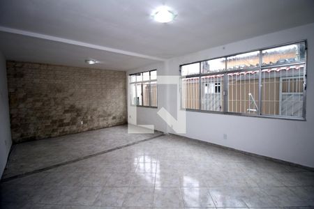 Sala de casa à venda com 4 quartos, 248m² em Inhaúma, Rio de Janeiro