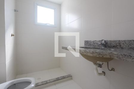 Banheiro suite de apartamento para alugar com 2 quartos, 83m² em Passo D’areia, Porto Alegre