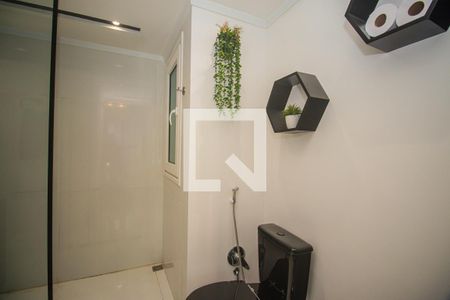 Banheiro de kitnet/studio para alugar com 1 quarto, 33m² em Rio Branco, Porto Alegre
