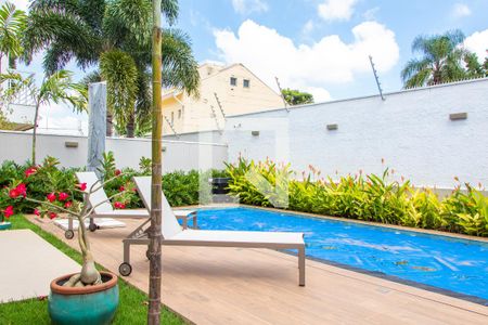 Casa de condomínio à venda com 240m², 2 quartos e 4 vagas Casa de condomínio à venda com 240m², 2 quartos e 4 vagasÁREA EXTERNA FUNDOS