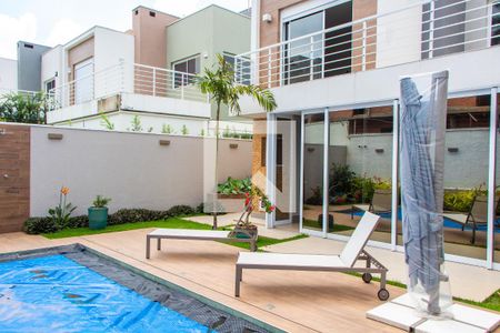 Casa de condomínio à venda com 240m², 2 quartos e 4 vagas Casa de condomínio à venda com 240m², 2 quartos e 4 vagasÁREA EXTERNA FUNDOS