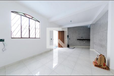 Sala de kitnet/studio para alugar com 1 quarto, 450m² em Califórnia, Belo Horizonte