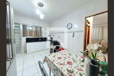 Casa à venda com 130m², 2 quartos e 2 vagas Casa à venda com 130m², 2 quartos e 2 vagasCozinha