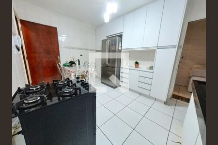 Casa à venda com 130m², 2 quartos e 2 vagas Casa à venda com 130m², 2 quartos e 2 vagasCozinha