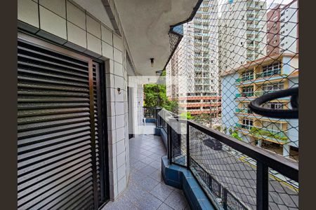 sacada de apartamento para alugar com 4 quartos, 235m² em Pitangueiras, Guarujá