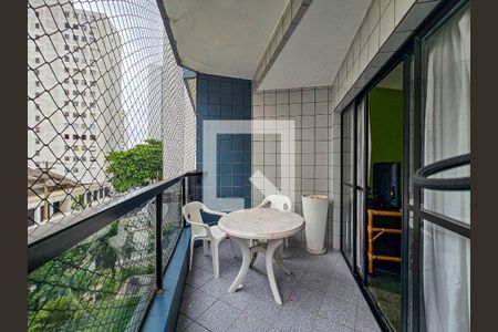 sacada de apartamento para alugar com 4 quartos, 235m² em Pitangueiras, Guarujá