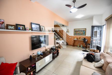 Casa de condomínio à venda com 120m², 2 quartos e 1 vagaSala