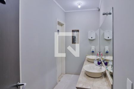 Banheiro de kitnet/studio para alugar com 1 quarto, 14m² em Butantã, São Paulo