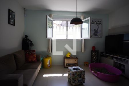 Sala de casa à venda com 2 quartos, 167m² em Jardim Itu, Porto Alegre