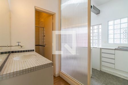 Banheiro de casa para alugar com 1 quarto, 192m² em Jardim das Bandeiras, São Paulo