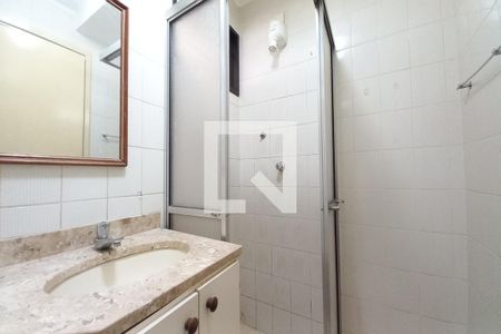 Banheiro de apartamento à venda com 1 quarto, 50m² em Centro, Campinas
