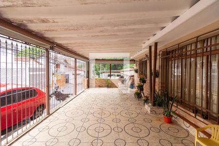 Casa à venda com 215m², 3 quartos e 3 vagas Casa à venda com 215m², 3 quartos e 3 vagasGaragem