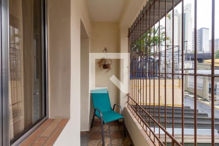 Casa à venda com 215m², 3 quartos e 3 vagas Casa à venda com 215m², 3 quartos e 3 vagasVaranda Sala de TV