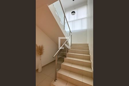 Escada de casa de condomínio à venda com 4 quartos, 480m² em Taborã, Santana de Parnaíba