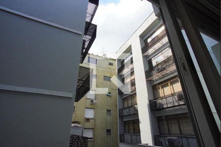 Sala - Vista de apartamento à venda com 2 quartos, 70m² em Petrópolis, Porto Alegre