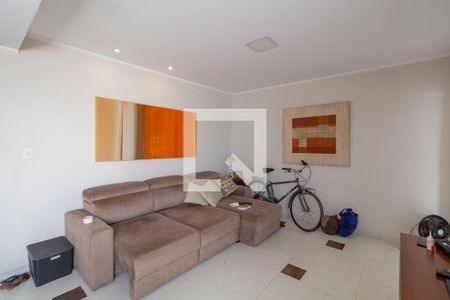 Sala de casa à venda com 4 quartos, 230m² em Vila Carmosina, São Paulo