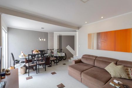 Sala de casa à venda com 4 quartos, 230m² em Vila Carmosina, São Paulo