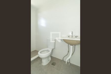 Banheiro da Suíte de apartamento à venda com 2 quartos, 60m² em Azenha, Porto Alegre