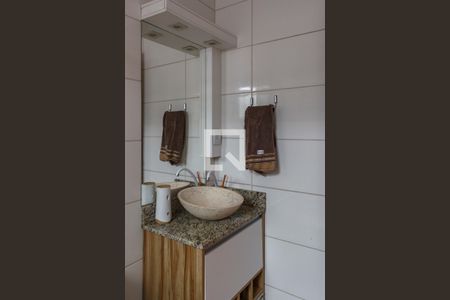 Banheiro Social de casa para alugar com 2 quartos, 55m² em Aberta dos Morros, Porto Alegre