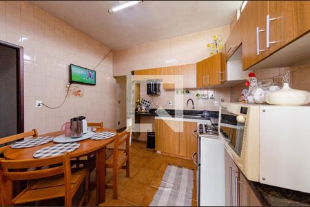 Casa para alugar com 220m², 3 quartos e 2 vagas Casa para alugar com 220m², 3 quartos e 2 vagasCozinha