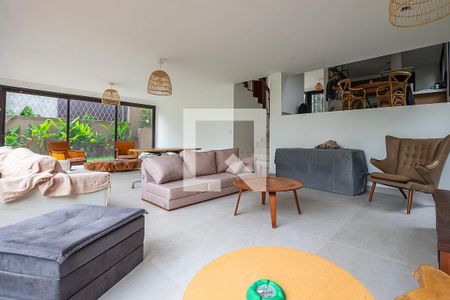 Sala de casa à venda com 4 quartos, 370m² em Alto de Pinheiros, São Paulo