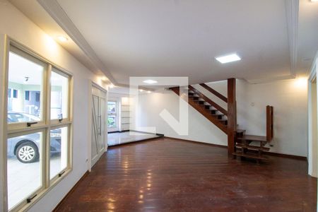 Casa de condomínio à venda com 200m², 4 quartos e 4 vagasSala