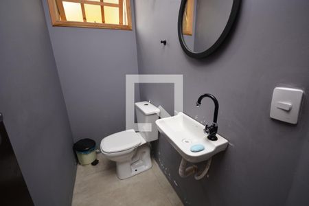 Banheiro Social de casa para alugar com 4 quartos, 250m² em Jardim Luanda, São Paulo