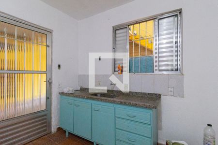 Cozinha e área de serviço de casa para alugar com 1 quarto, 32m² em Vila Teresa, Carapicuíba