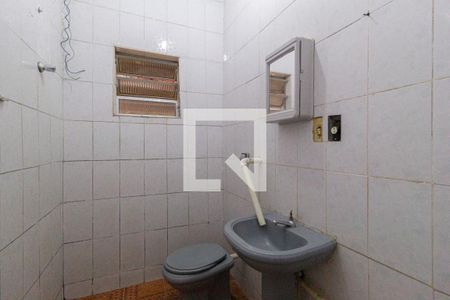 Banheiro de casa para alugar com 1 quarto, 32m² em Vila Teresa, Carapicuíba