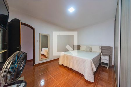 Casa à venda com 380m², 3 quartos e 6 vagas Casa à venda com 380m², 3 quartos e 6 vagasQuatro 2