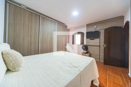 Casa à venda com 380m², 3 quartos e 6 vagas Casa à venda com 380m², 3 quartos e 6 vagasQuatro 2