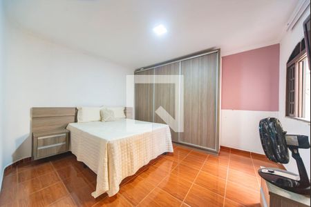 Casa à venda com 380m², 3 quartos e 6 vagas Casa à venda com 380m², 3 quartos e 6 vagasQuatro 2