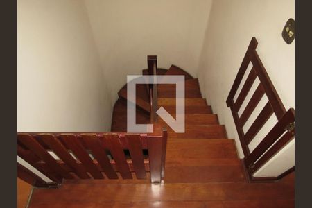 Escadas de casa à venda com 4 quartos, 302m² em Vila Palmeiras, São Paulo