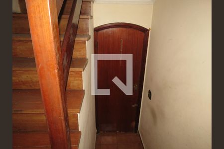Escadas - Entrada Garagem de casa à venda com 4 quartos, 302m² em Vila Palmeiras, São Paulo