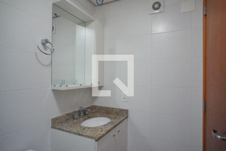 Banheiro - Suíte  de apartamento para alugar com 2 quartos, 64m² em Santa Maria Goretti, Porto Alegre