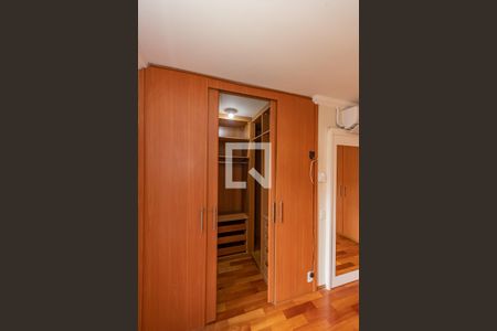 Closet da suíte 1 de casa de condomínio à venda com 4 quartos, 168m² em Parque Taquaral, Campinas