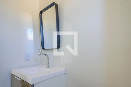 Banheiro de apartamento à venda com 1 quarto, 38m² em Cristal, Porto Alegre