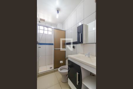 Banheiro de apartamento à venda com 1 quarto, 46m² em Azenha, Porto Alegre