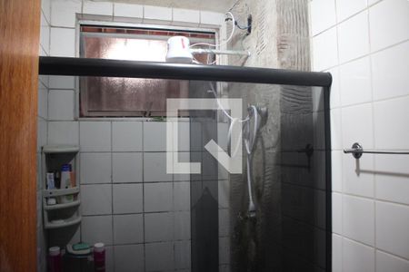 Banheiro de apartamento à venda com 2 quartos, 67m² em Monte Castelo, Contagem