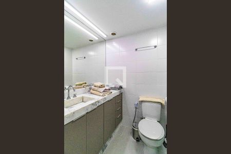 Banheiro de kitnet/studio para alugar com 0 quarto, 25m² em Butantã, São Paulo