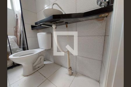 Banheiro de apartamento para alugar com 2 quartos, 45m² em Jardim do Lago, São Paulo