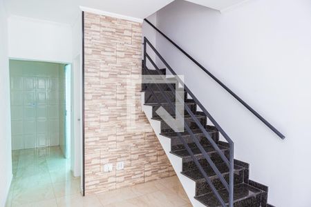 Sala de casa de condomínio para alugar com 2 quartos, 72m² em Burgo Paulista, São Paulo