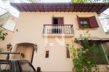 Fachada de casa à venda com 3 quartos, 350m² em Bela Vista, São Paulo