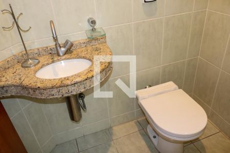 Casa à venda com 210m², 3 quartos e 6 vagas Casa à venda com 210m², 3 quartos e 6 vagasLavabo