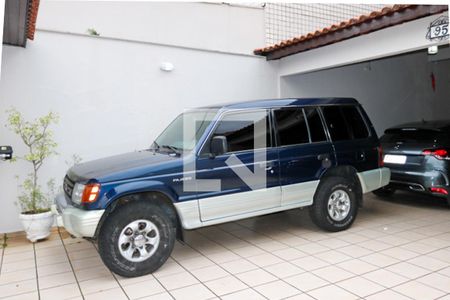 Casa à venda com 210m², 3 quartos e 6 vagas Casa à venda com 210m², 3 quartos e 6 vagasGaragem