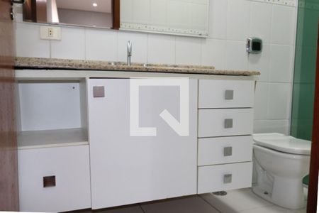 Casa à venda com 210m², 3 quartos e 6 vagas Casa à venda com 210m², 3 quartos e 6 vagasBanheiro da Suíte 1