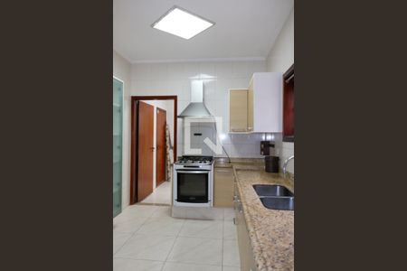 Casa à venda com 210m², 3 quartos e 6 vagas Casa à venda com 210m², 3 quartos e 6 vagasCozinha