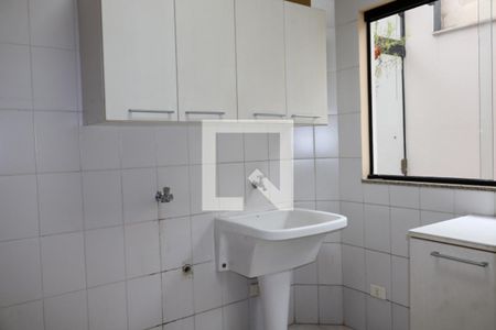 Casa à venda com 210m², 3 quartos e 6 vagas Casa à venda com 210m², 3 quartos e 6 vagasÁrea de Serviço