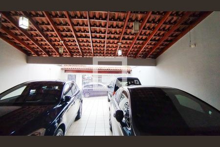 Casa à venda com 210m², 3 quartos e 6 vagas Casa à venda com 210m², 3 quartos e 6 vagasGaragem