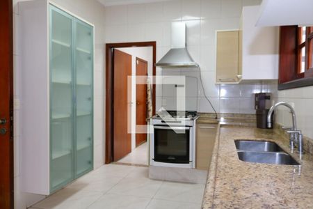 Casa à venda com 210m², 3 quartos e 6 vagas Casa à venda com 210m², 3 quartos e 6 vagasCozinha